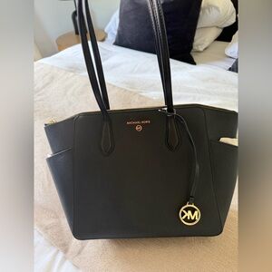 MICHAEL MICHAEL KORS- Marilyn Medium Saffiano Leather Tote Bag